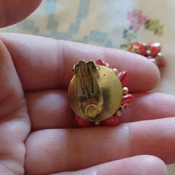 Vintage Hong Kong Red And Gold Earrings - Picture 5 of 7